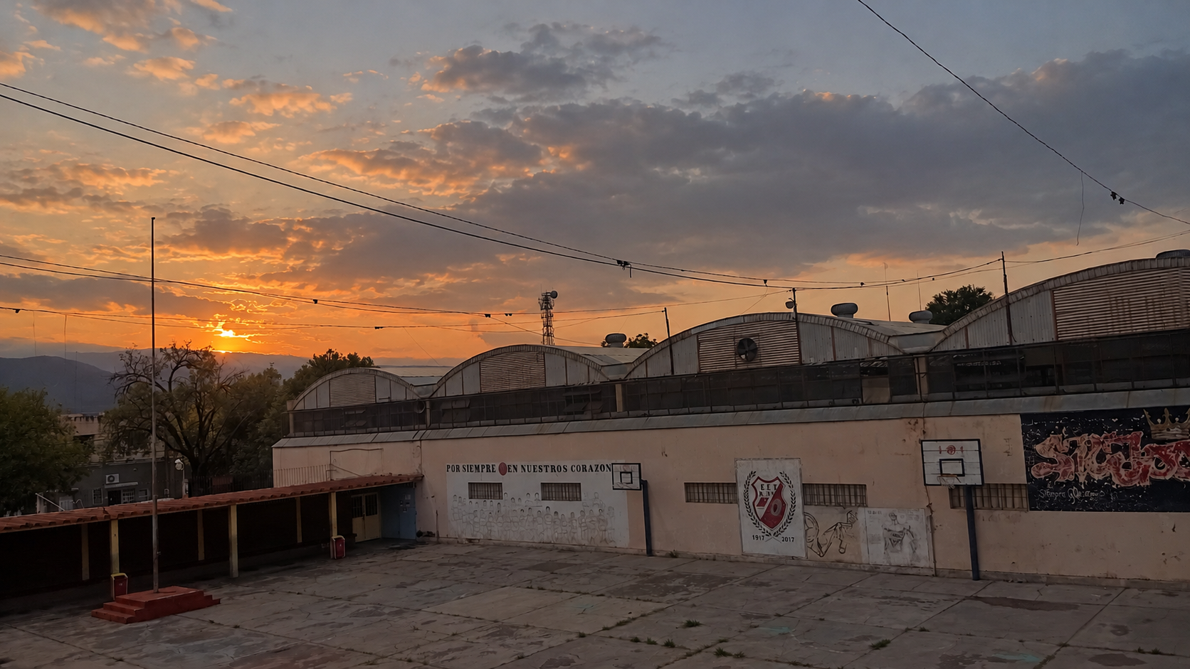 Patio de la Técnica 3138 al atardecer